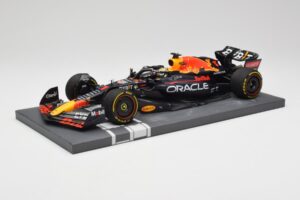 Red Bull RB18 Oracle #1 M. Verstappen Abu Dhabi GP 2022 Winner Minichamps 1:18 113222201 Resin — photo 2 of 7