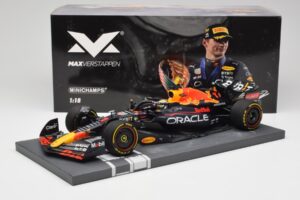 Red Bull RB18 Oracle #1 M. Verstappen Abu Dhabi GP 2022 Winner Minichamps 1:18 113222201 Resin — photo 7 of 7