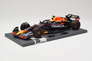 Red Bull RB18 Oracle #1 M. Verstappen Dutch GP 2022 Winner Minichamps 1:18 113221501 Resin — photo 2 of 7
