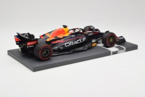 Red Bull RB18 Oracle #1 M. Verstappen Dutch GP 2022 Winner Minichamps 1:18 113221501 Resin — photo 3 of 7