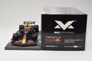 Red Bull RB18 Oracle #1 M. Verstappen Dutch GP 2022 Winner Minichamps 1:18 113221501 Resin — photo 6 of 7