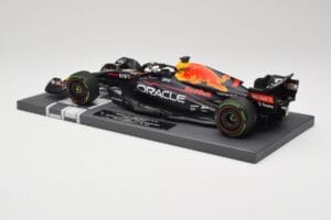 Red Bull RB18 Oracle #1 M. Verstappen Japanese GP 2022 World Champion Minichamps 1:18 113221801 Resin — photo 5 of 7