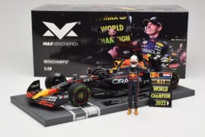 Red Bull RB18 Oracle #1 M. Verstappen Japanese GP 2022 World Champion Minichamps 1:18 113221801 Resin — photo 7 of 7