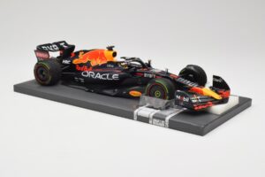 Red Bull RB18 #1 M. Verstappen Emilia Romagna GP 2022 Winner Minichamps 1:18 113220401 Resin — photo 4 of 7