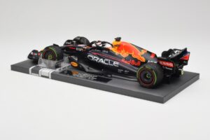 Red Bull RB18 #1 M. Verstappen Emilia Romagna GP 2022 Winner Minichamps 1:18 113220401 Resin — photo 5 of 7