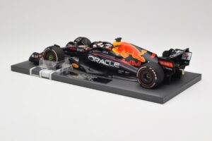 Red Bull RB18 #1 M. Verstappen Miami GP 2022 Winner Minichamps 1:18 113220301 Resin — photo 5 of 7
