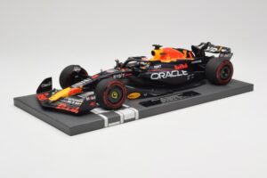 Red Bull RB19 Oracle #1 M. Verstappen Australian GP 2023 Winner Minichamps 1:18 113230301 Resin — photo 2 of 7
