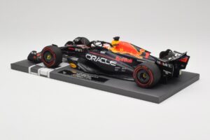 Red Bull RB19 Oracle #1 M. Verstappen Australian GP 2023 Winner Minichamps 1:18 113230301 Resin — photo 5 of 7