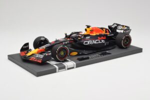 Red Bull RB19 Oracle #1 M. Verstappen Bahrain GP 2023 Winner Minichamps 1:18 113230201 Resin — photo 2 of 7