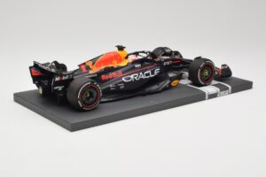 Red Bull RB19 Oracle #1 M. Verstappen Bahrain GP 2023 Winner Minichamps 1:18 113230201 Resin — photo 3 of 7