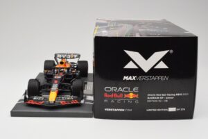 Red Bull RB19 Oracle #1 M. Verstappen Bahrain GP 2023 Winner Minichamps 1:18 113230201 Resin — photo 6 of 7