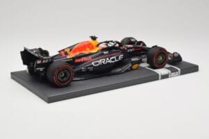 Red Bull RB19 Oracle #1 M. Verstappen British GP 2023 Winner Minichamps 1:18 113231101 Resin — photo 3 of 7