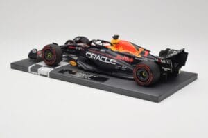 Red Bull RB19 Oracle #1 M. Verstappen British GP 2023 Winner Minichamps 1:18 113231101 Resin — photo 5 of 7