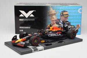 Red Bull RB19 Oracle #1 M. Verstappen British GP 2023 Winner Minichamps 1:18 113231101 Resin — photo 7 of 7