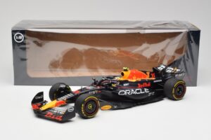 Red Bull RB19 #11 S. Perez Italian GP 2nd 2023 Minichamps 1:18 110231511 Diecast — photo 2 of 6