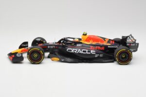 Red Bull RB19 #11 S. Perez Italian GP 2nd 2023 Minichamps 1:18 110231511 Diecast — photo 3 of 6
