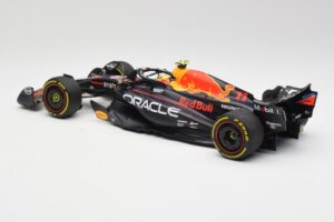 Red Bull RB19 #11 S. Perez Italian GP 2nd 2023 Minichamps 1:18 110231511 Diecast — photo 4 of 6