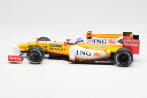 Renault F1 Team R29 #10 R. Grosjean F1 2009 Minichamps 1:18 150090108 Diecast — photo 3 of 6
