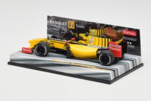 Renault R30 #11 R. Kubica Race Car 2010 Minichamps 1:43 403100081 Diecast — photo 3 of 6