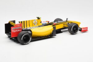 Renault F1 Team R30 #11 V. Petrov Showcar F1 2010 Minichamps 1:18 150100082 Diecast — photo 2 of 6
