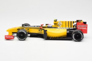 Renault F1 Team R30 #11 V. Petrov Showcar F1 2010 Minichamps 1:18 150100082 Diecast — photo 3 of 6