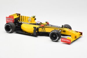 Renault F1 Team R30 #11 V. Petrov Showcar F1 2010 Minichamps 1:18 150100082 Diecast — photo 4 of 6