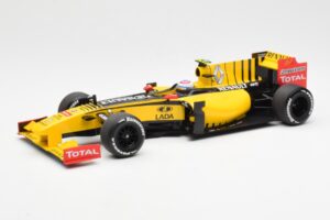 Renault F1 Team R30 #11 V. Petrov Showcar F1 2010 Minichamps 1:18 150100082 Diecast