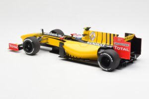 Renault F1 Team R30 #11 V. Petrov Showcar F1 2010 Minichamps 1:18 150100082 Diecast — photo 5 of 6