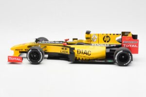 Renault R30 R. Kubica / V. Petrov F1 Showcar 2010 Minichamps 1:18 7711428831 Diecast — photo 3 of 6