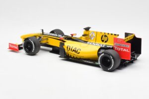 Renault R30 R. Kubica / V. Petrov F1 Showcar 2010 Minichamps 1:18 7711428831 Diecast — photo 5 of 6