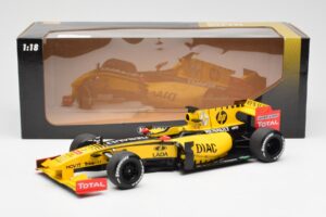 Renault R30 R. Kubica / V. Petrov F1 Showcar 2010 Minichamps 1:18 7711428831 Diecast — photo 6 of 6