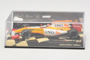 Renault R29 #8 N. Piquet Jr. Showcar F1 2009 Minichamps 1:43 400090078 Diecast — photo 4 of 5