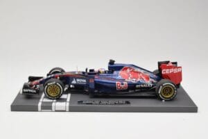 Scuderia Toro Rosso STR10 Renault #33 M. Verstappen Australian GP 2015 Minichamps 1:18 Scuderia Toro Rosso STR10 Renault #33 M. Verstappen Australian GP 2015 Minichamps 1:18 117150033 Resin