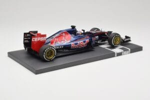 Scuderia Toro Rosso STR10 Renault #33 M. Verstappen Australian GP 2015 Minichamps 1:18 117150033 Resin — photo 3 of 7