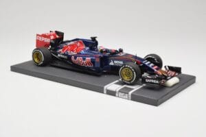 Scuderia Toro Rosso STR10 Renault #33 M. Verstappen Australian GP 2015 Minichamps 1:18 117150033 Resin — photo 4 of 7