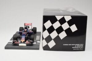 Scuderia Toro Rosso STR10 Renault #33 M. Verstappen Australian GP 2015 Minichamps 1:18 117150033 Resin — photo 6 of 7