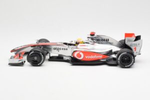 McLaren MP4-24 #1 L. Hamilton 2009 Dealer Edition Minichamps 1:18 503091801 Diecast — photo 3 of 6
