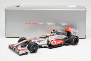 McLaren MP4-24 #1 L. Hamilton 2009 Dealer Edition Minichamps 1:18 503091801 Diecast — photo 6 of 6