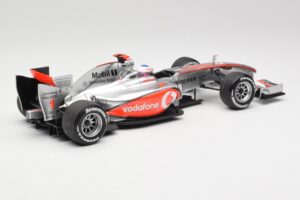 McLaren MP4-25 Vodafone #1 J. Button F1 2010 Minichamps 1:18 530101871-R1 Diecast — photo 2 of 7