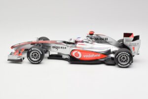 McLaren MP4-25 Vodafone #1 J. Button F1 2010 Minichamps 1:18 530101871-R1 Diecast — photo 3 of 7