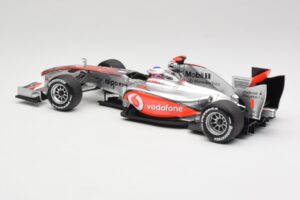 McLaren MP4-25 Vodafone #1 J. Button F1 2010 Minichamps 1:18 530101871-R1 Diecast — photo 5 of 7