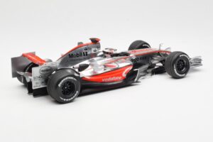 McLaren MP4-22 Mercedes #1 F. Alonso Presentation Valencia 2007 Minichamps 1:18 538071871 Diecast — photo 2 of 6