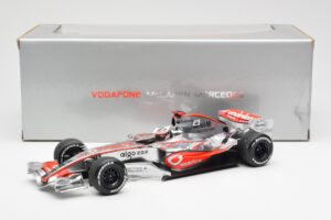 McLaren MP4-22 Mercedes #1 F. Alonso Presentation Valencia 2007 Minichamps 1:18 538071871 Diecast — photo 6 of 6