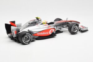Vodafone McLaren Mercedes MP4-25 #3 L. Hamilton F1 Showcar 2010 Minichamps 1:18 530101872 Diecast — photo 2 of 6