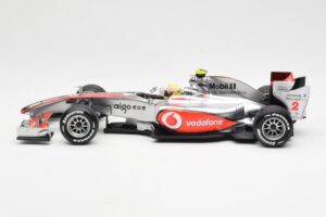 Vodafone McLaren Mercedes MP4-25 #3 L. Hamilton F1 Showcar 2010 Minichamps 1:18 530101872 Diecast — photo 3 of 6