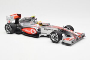Vodafone McLaren Mercedes MP4-25 #3 L. Hamilton F1 Showcar 2010 Minichamps 1:18 530101872 Diecast — photo 4 of 6