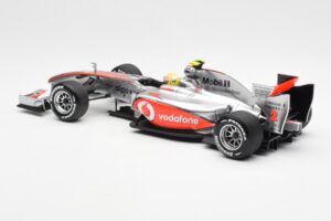 Vodafone McLaren Mercedes MP4-25 #3 L. Hamilton F1 Showcar 2010 Minichamps 1:18 530101872 Diecast — photo 5 of 6
