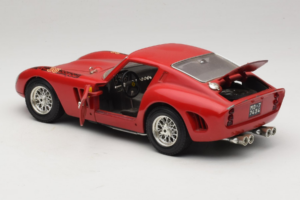 Ferrari 250 GTO Red Bburago 1:18 B003 Diecast — photo 5 of 8