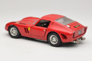 Ferrari 250 GTO Red Bburago 1:18 B003 Diecast — photo 7 of 8