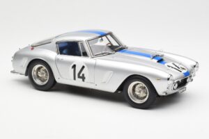 Ferrari 250 GT SWB #14 P. Noblet / J. Guichet Team Noblet 3rd Place 24 Hours of Le Mans 1961 CMC 1:18 M-079 Diecast — photo 4 of 6